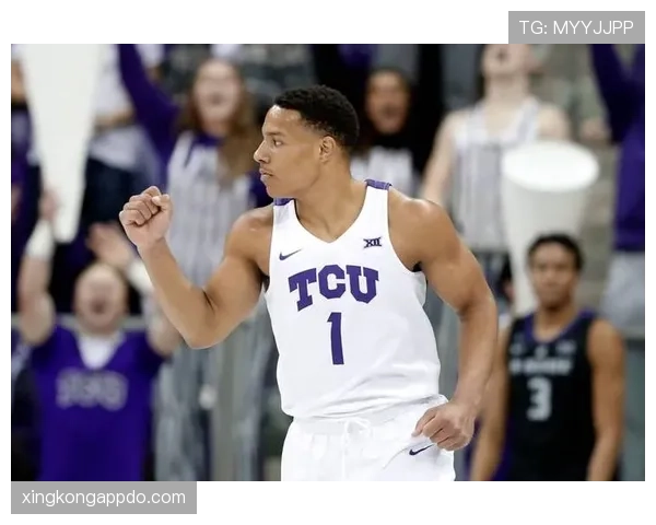 德斯蒙德·班恩三分高效出手提升球队外线空间拉开差距