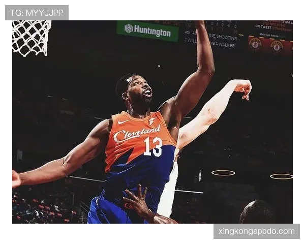 华莱士内线强攻效率提升带动球队篮板争夺明显优势