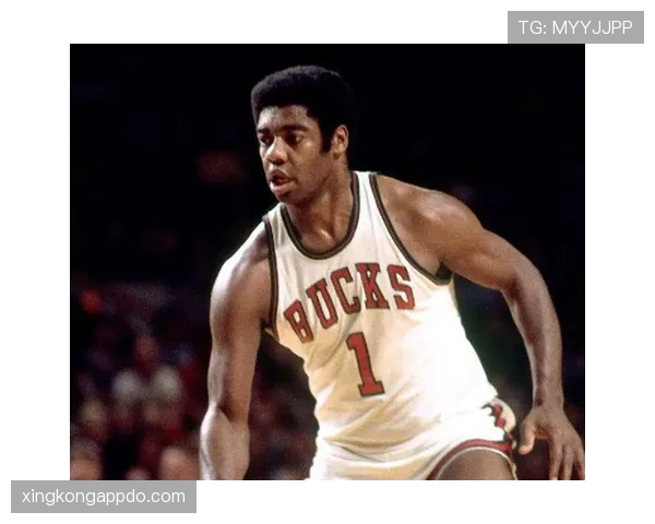 奥斯卡·罗伯特森突破与组织双重主导，对比当年助攻率显著提升