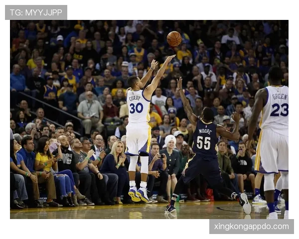 库里拉开挡拆制造空位三分效率胜单打